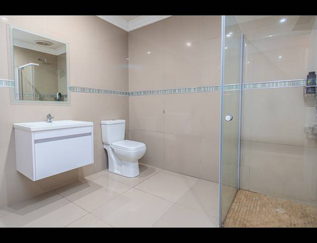 6 BEDROOM FREESTANDING TO LET IN TABLE VIEW